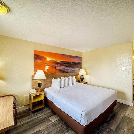 Days Inn By Wyndham Mackinaw City - Lakeview Exterior foto
